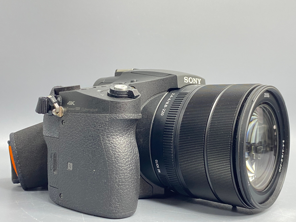 Sony DSC-RX10 IV