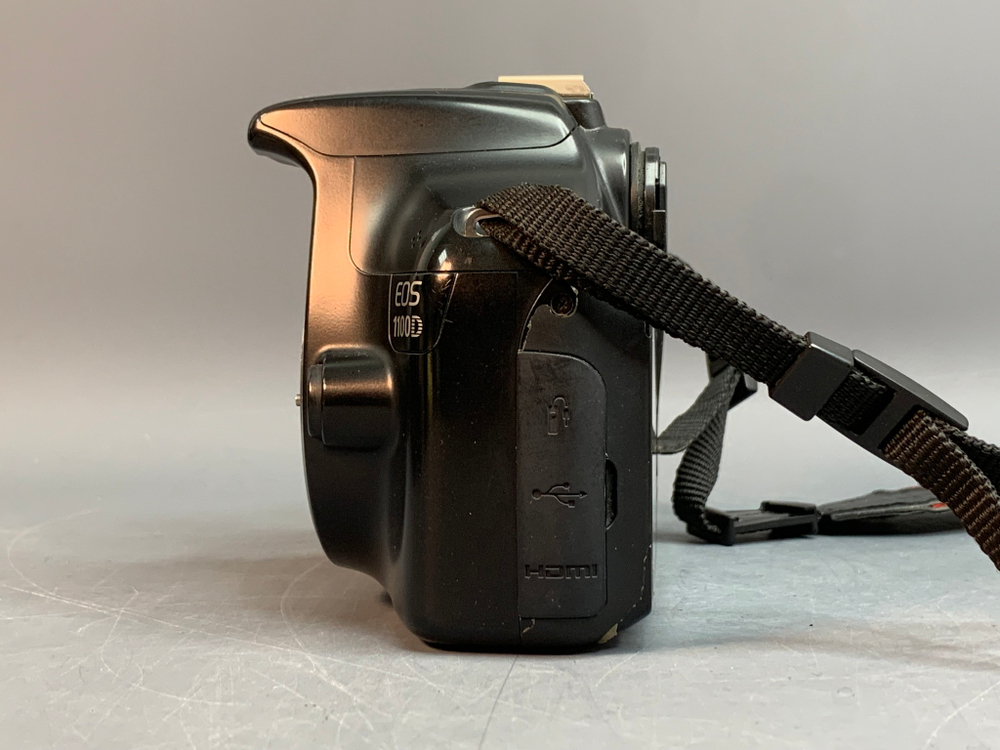 Canon 1100D kit 18-55mm 3.5-5.6 III 21.000 кадров