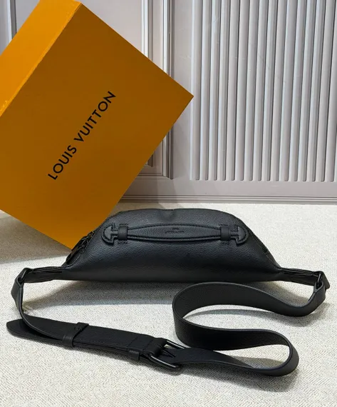 Поясная сумка Louis Vuitton Rush Bumbag из канвы Monogram Midnight
