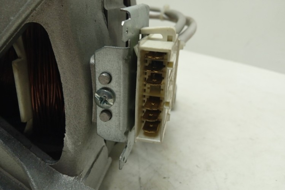 NWSB5851 кт148 Двигатель для стиральной машины Indesit 16002949700 б/у