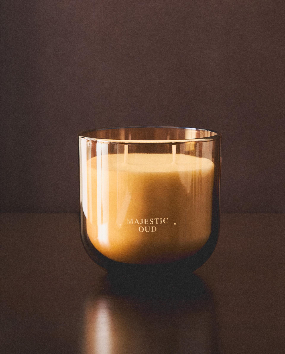 Свеча ароматическая Majestic Oud 400 г Zara Home