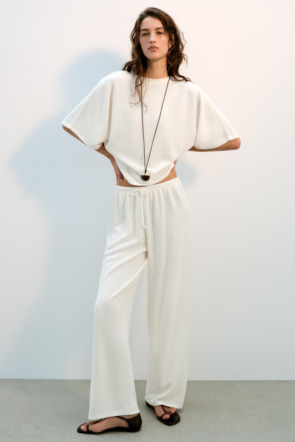 БРЮКИ WIDE LEG ИЗ ТКАНИ В ДЕРЕВЕНСКОМ СТИЛЕ — ZARA