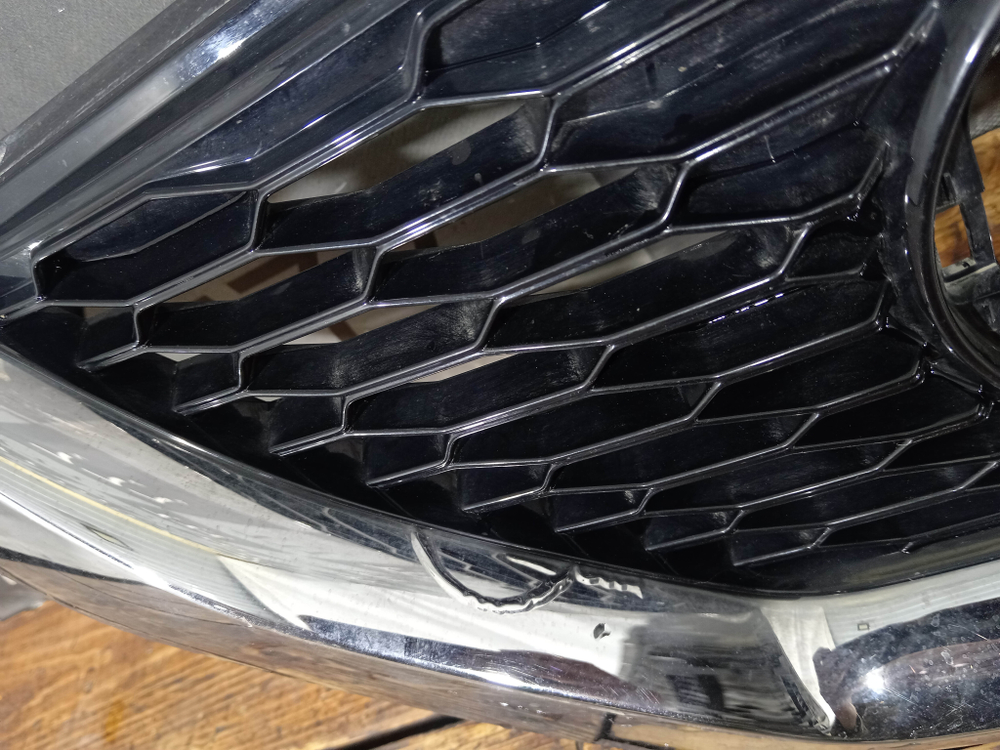 Решетка радиатора Nissan Qashqai 2 (J11) 17-24 Б/У Оригинал 62310HV32D