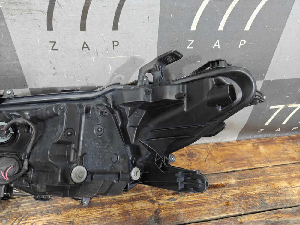 Фара правая LED Toyota Camry (XV70) 17-21 Б/У Оригинал 8111033D71