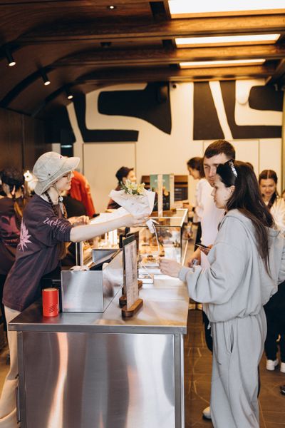 Цветы на открытие Surf Coffee