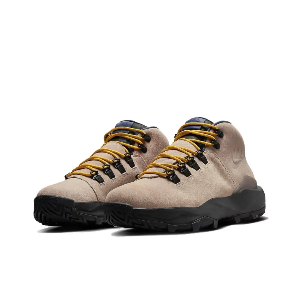 alt="Ботинки Nike Cygnal арт. FV4332-201 коричневый цвет с черными и синими акцентами вид спереди"