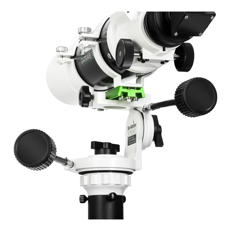 Телескоп Sky-Watcher StarTravel BK 102 AZ PRONTO на треноге Star Adventurer - крупный план монтировки и ручек тонких движений