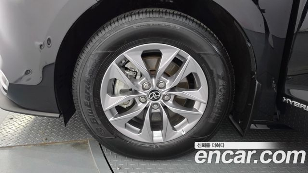 Toyota Sienna 2.5 Hybrid AWD — 2021
