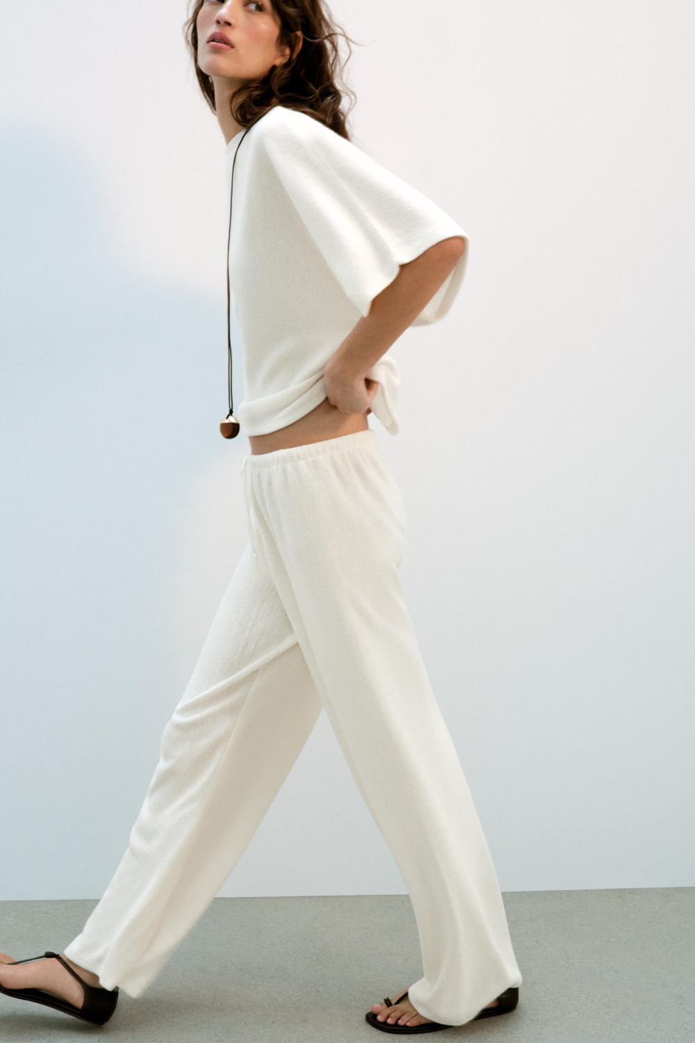БРЮКИ WIDE LEG ИЗ ТКАНИ В ДЕРЕВЕНСКОМ СТИЛЕ — ZARA
