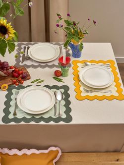 Салфетка под приборы с контрастным кантом зеленого цвета из коллекции Trendy Ruffles, 35х45 см