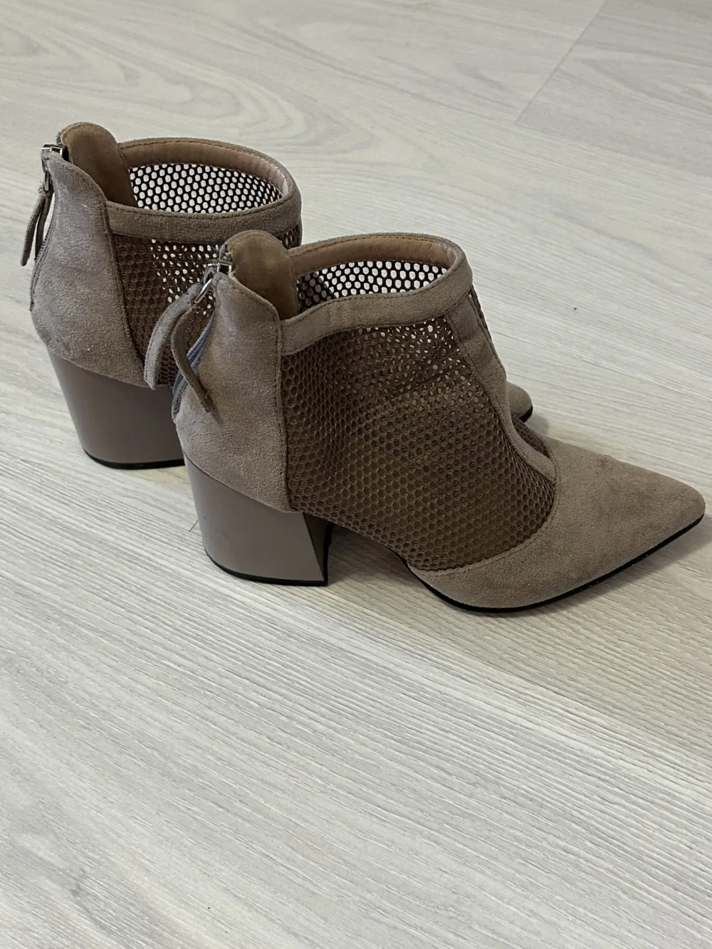 Женские ботильоны-сетка из замши Gold Heels на каблуке, серо-бежевые, размер 35