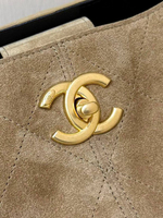 Сумка Chanel 25A в комбинации бежевой замши и черной кожи