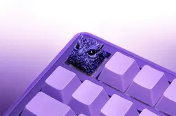 Клавиша XIIX «Owl Indigo», фото на клавиатуре - ракурс 1