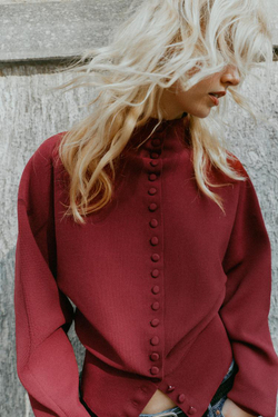 ZARA КАРДИГАН С ОБТЯЖНОЙ ПУГОВИЦЕЙ, БУРГУНДИ