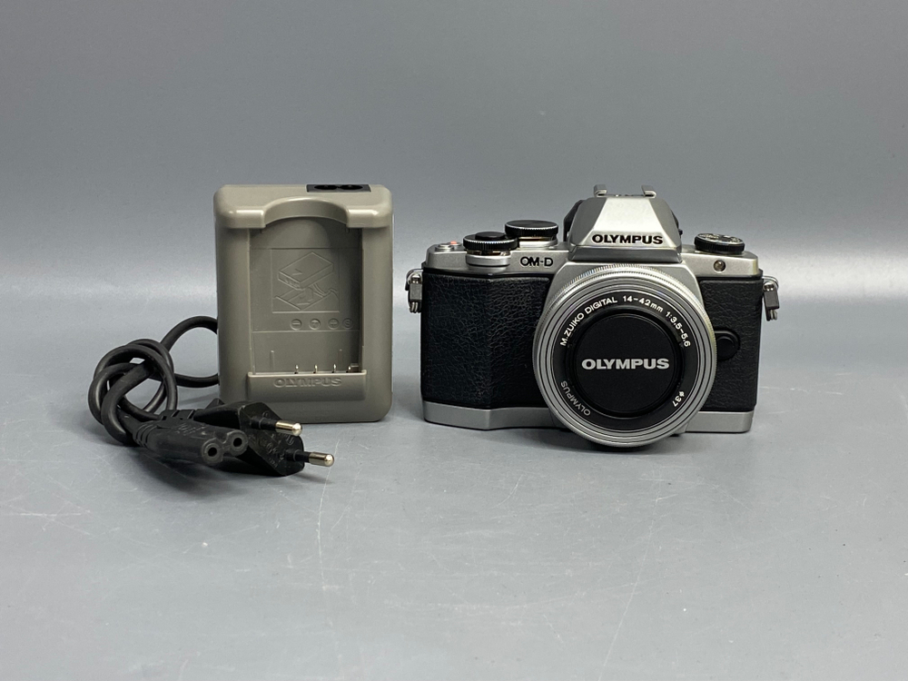 Olympus OM-D E-M10 Mark II Kit 14-42mm EZ 850 Кадров