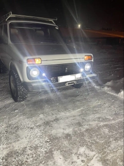 Фары Нива 4х4/Легенд в стиле Jeep Wrangler II