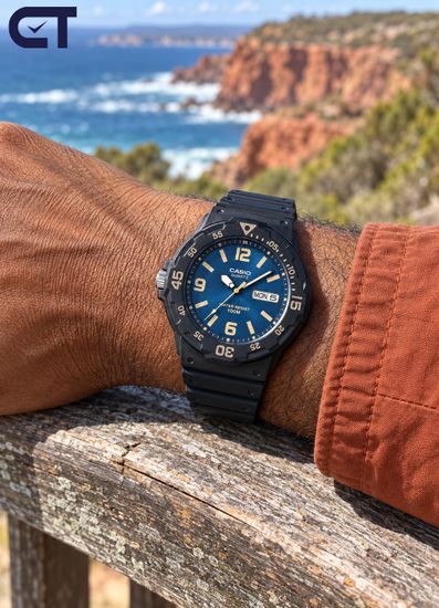 CASIO MRW-200H-2B3 CASIO Collection мужские наручные часы — синий циферблат, вращающийся безель и водостойкость 100 м
