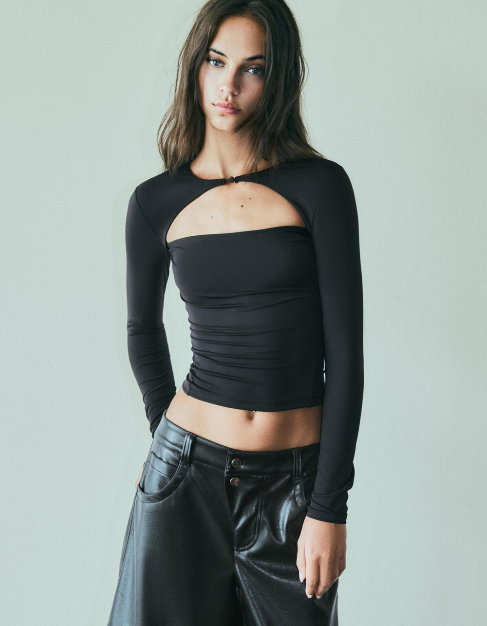 Женский лонгслив с вырезами - BERSHKA