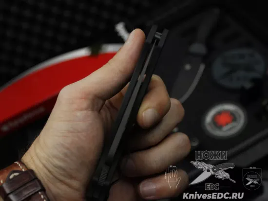 Нож складной Spyderco ParaMilitary 2 Black Blade C81GPBK2 c черным клинком CPM-S45VN, рукоять черный G10