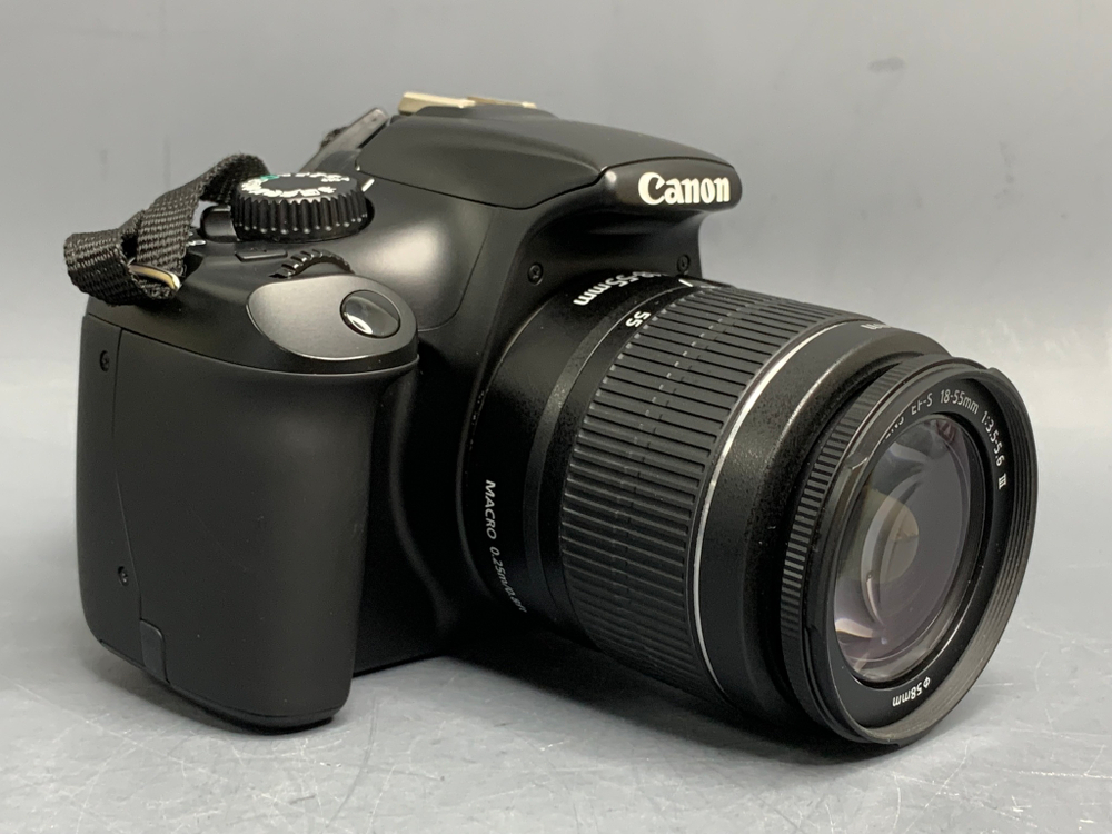 Canon 1100D kit 18-55mm 3.000 кадров