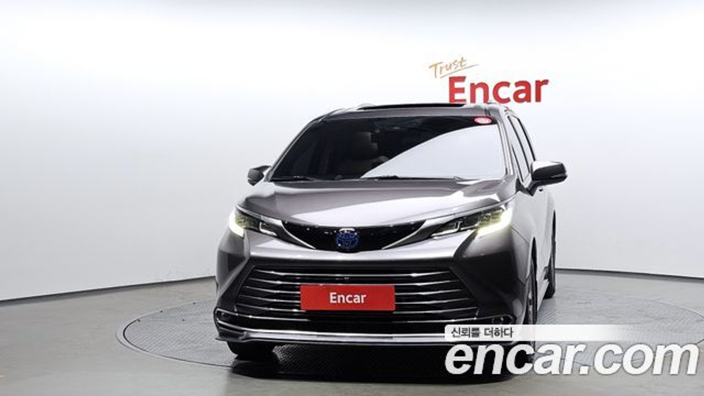 Toyota Sienna 2.5 Hybrid AWD — 2023