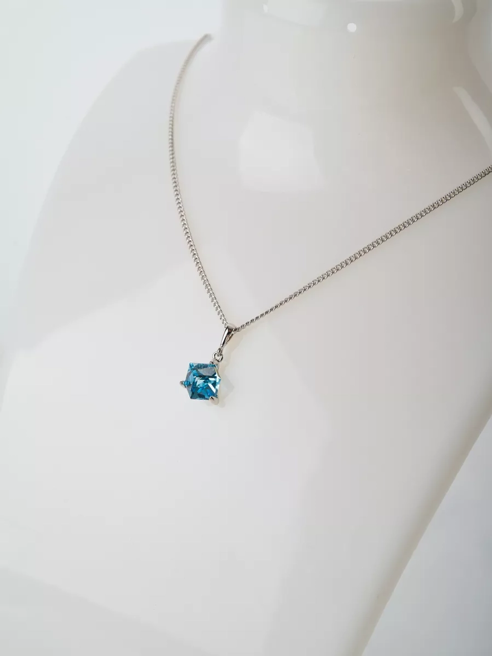 Кулон-кубик Миражи с голубым кристаллом Swarovski