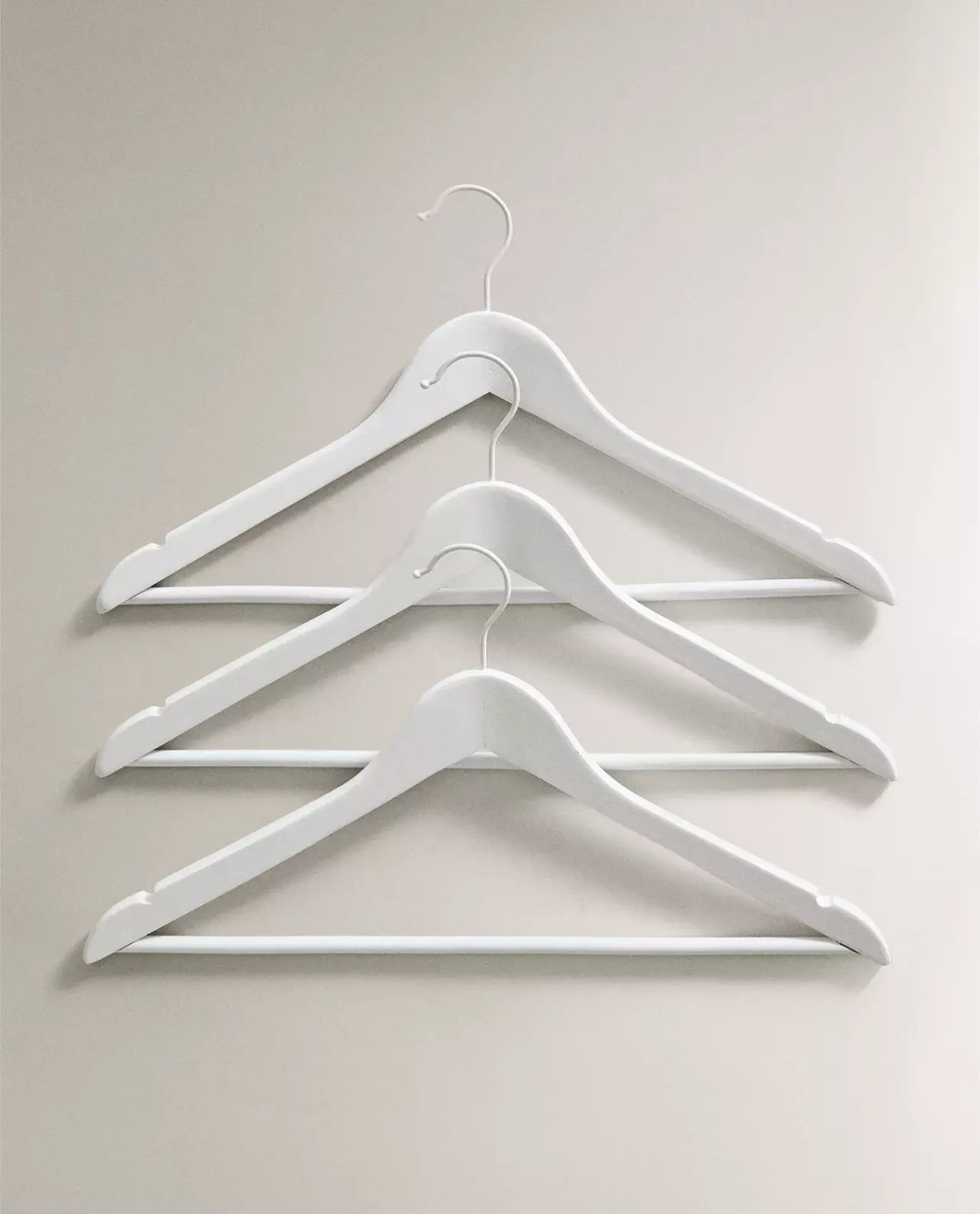 ZARA HOME ЛАКИРОВАННАЯ ВЕШАЛКА (НАБОР ИЗ 3 ШТ.), БЕЛЫЙ
