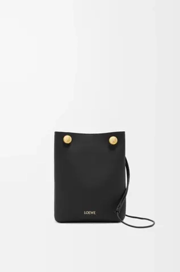 Loewe Сумка-мешок Pebble из гладкой телячьей кожи, черный