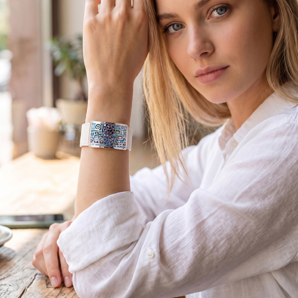 Браслет Fiore Luna на белом кожаном ремешке CB01319-24 BL/S