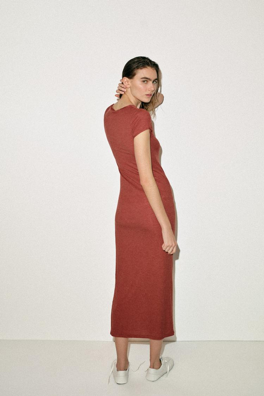 ZARA ДЛИННОЕ ПЛАТЬЕ С КОРОТКИМИ РУКАВАМИ, ОРАНЖЕВЫЙ