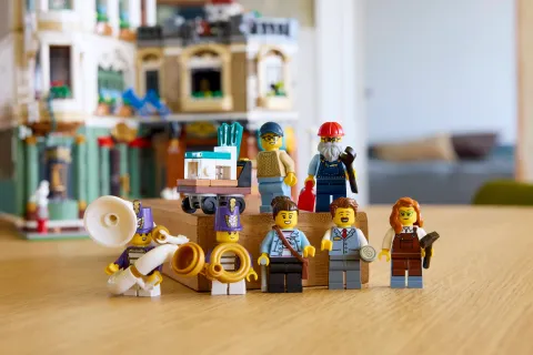 Конструктор LEGO Icons 11371 Shopping Street