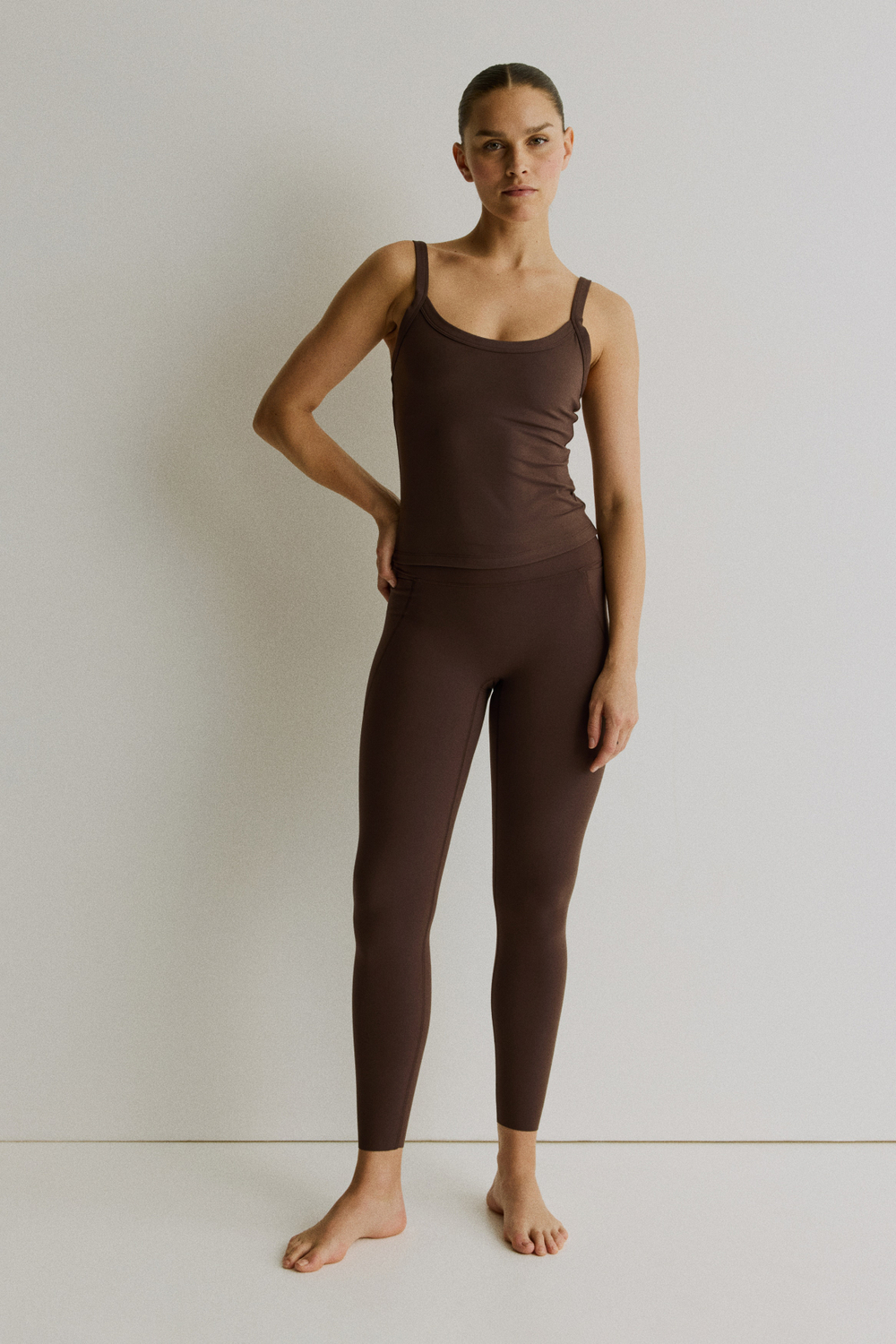 Спортивные легинсы SoftMove™ с карманами - H&M