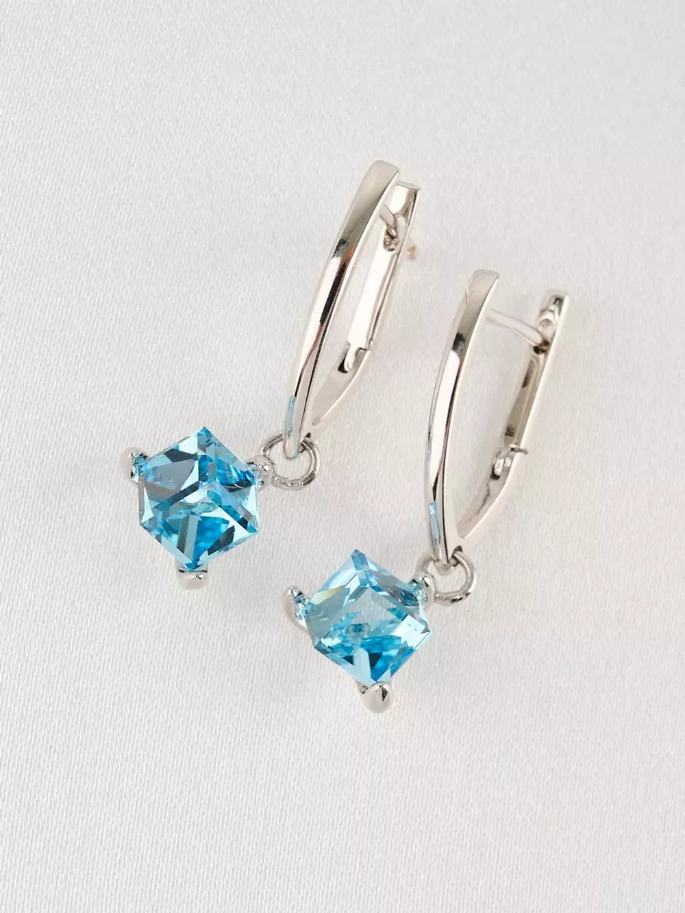 Серьги-подвески Миражи с голубым кубиком Swarovski