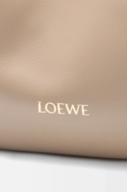 Loewe Мини-клатч Flamenco из телячьей кожи наппа, песочный