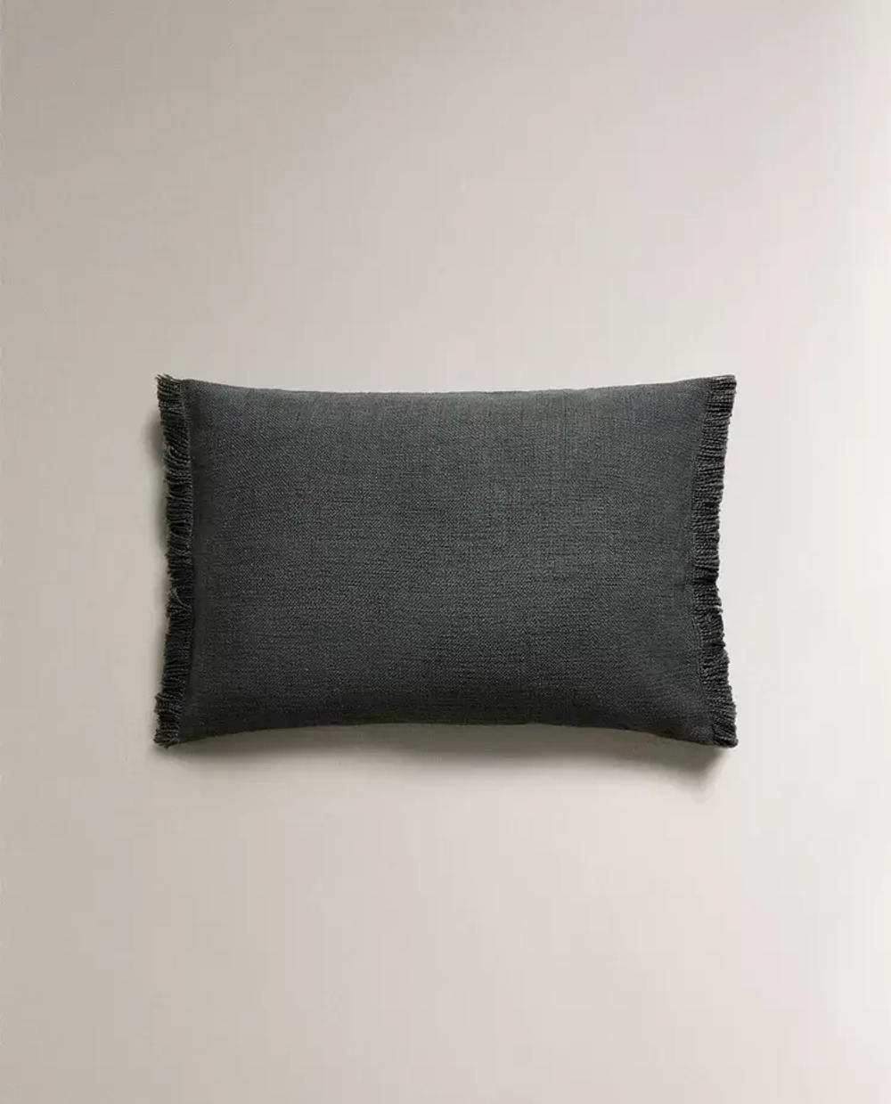 ZARA HOME НАВОЛОЧКА ДЛЯ ДЕКОРАТИВНОЙ ПОДУШКИ С БАХРОМОЙ, ТЕМНО-СИНИЙ