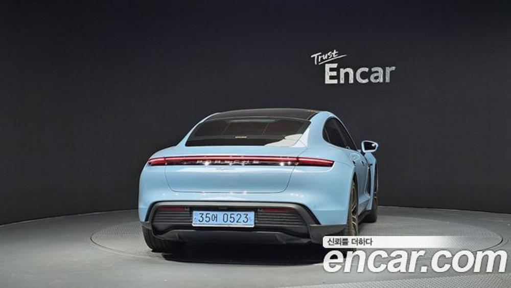 Porsche Taycan Base — 2024