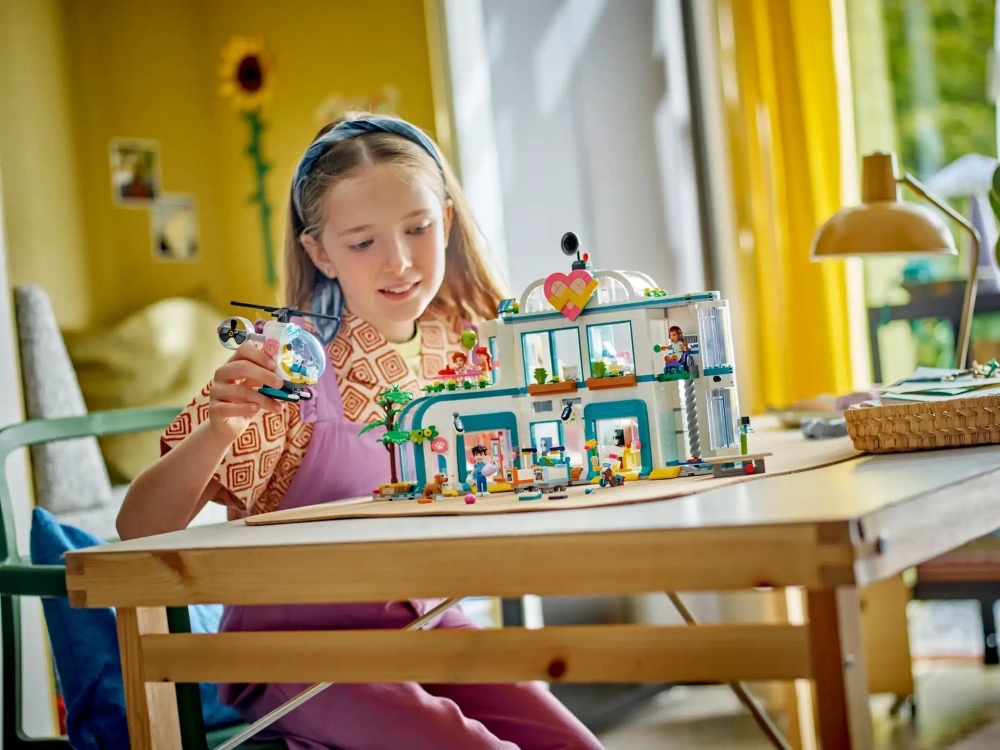 Конструктор LEGO Friends 42621 Больница Хартлейк-Сити