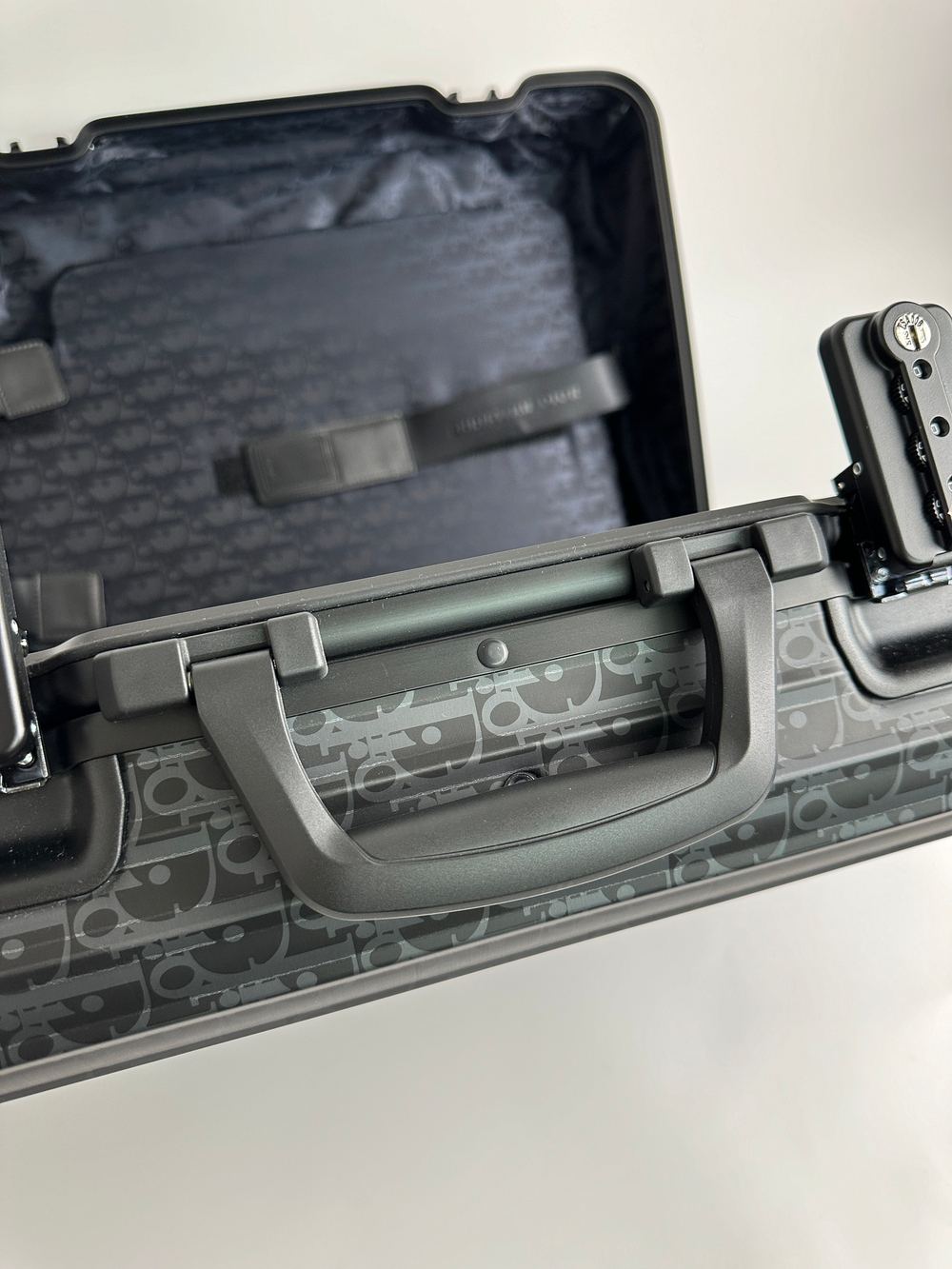 Чемодан для ручной клади Dior and Rimowa