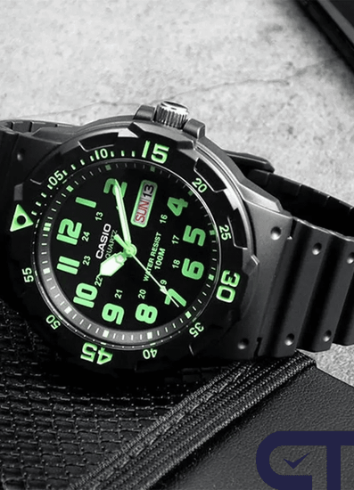 CASIO MRW-200H-3B — спортивные аналоговые часы с вращающимся безелем