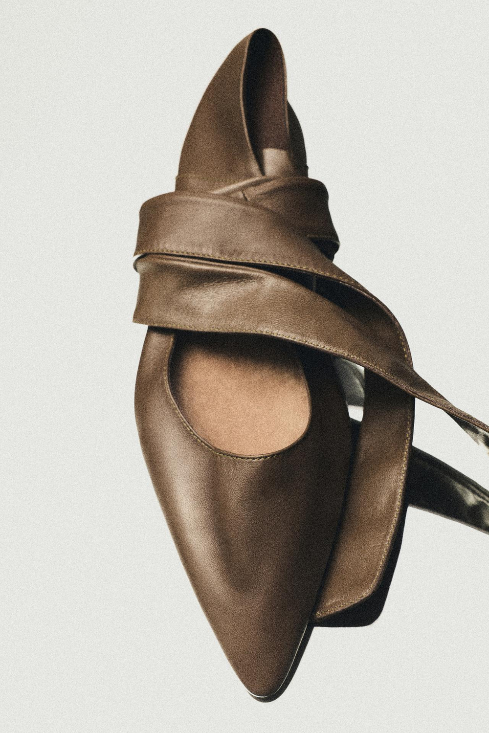 Massimo Dutti Кожаные балетки на шнуровке - Limited Edition, хаки