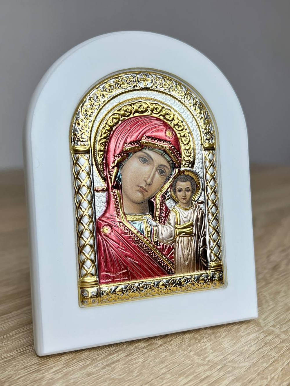 Казанская БМ, икона арочная, белое дерево, эмаль 57х75