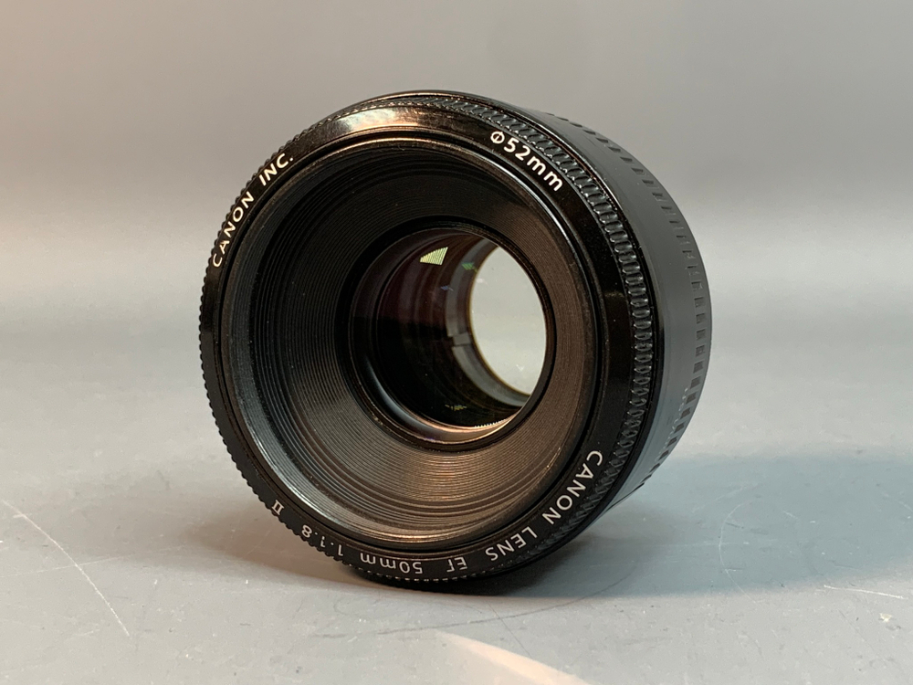 Canon 50mm 1.8 царапки на задней линзе