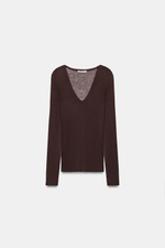 ФУТБОЛКА С V-ОБРАЗНЫМ ВЫРЕЗОМ И ДЛИННЫМИ РУКАВАМИ — ZARA