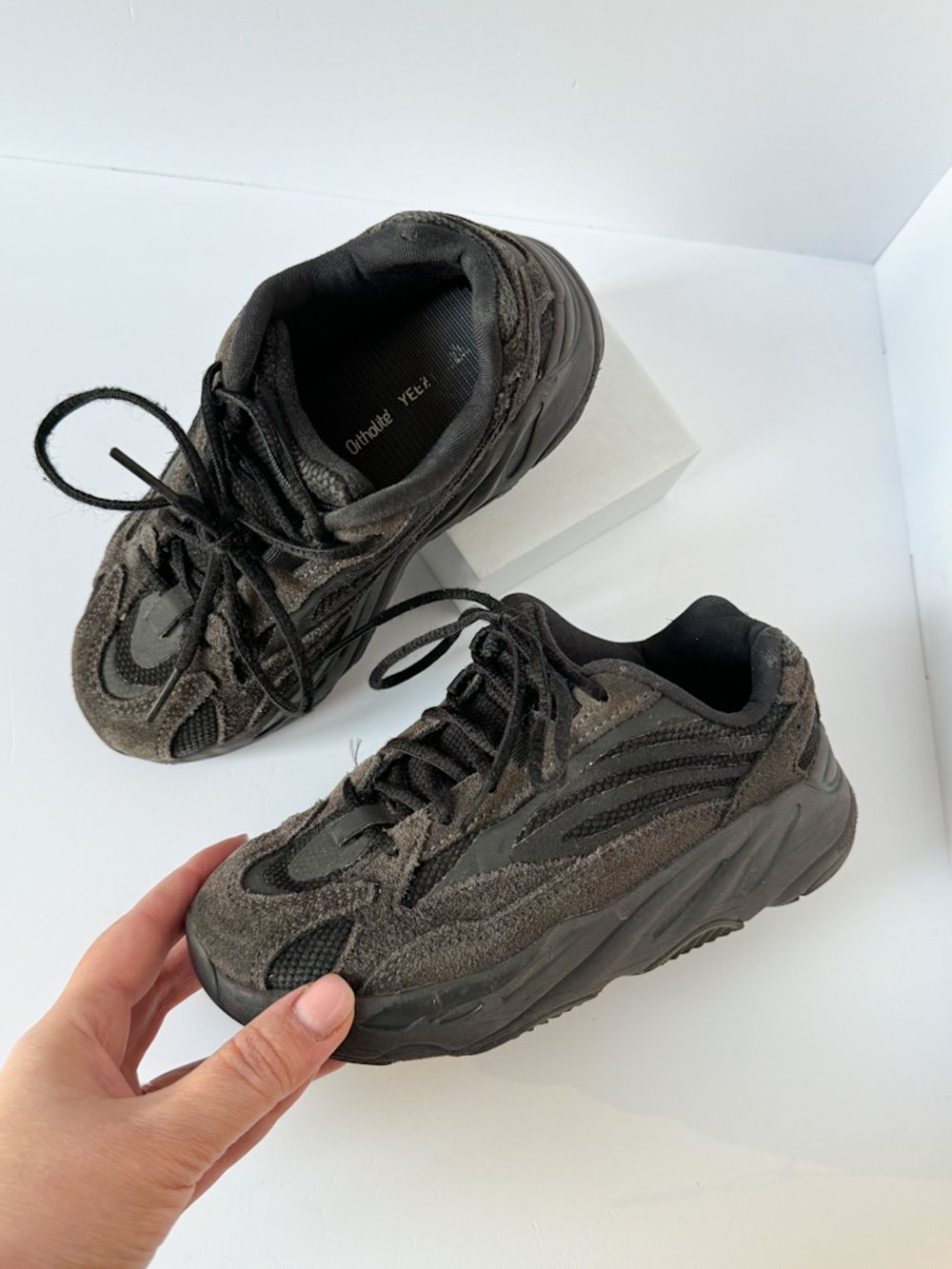 Кроссовки Adidas YeeZy, 28