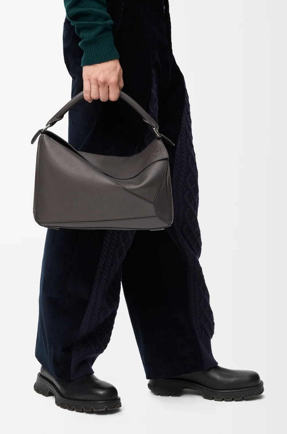 Loewe Большая сумка Puzzle мягкой зернистой телячьей кожи, темно-серый
