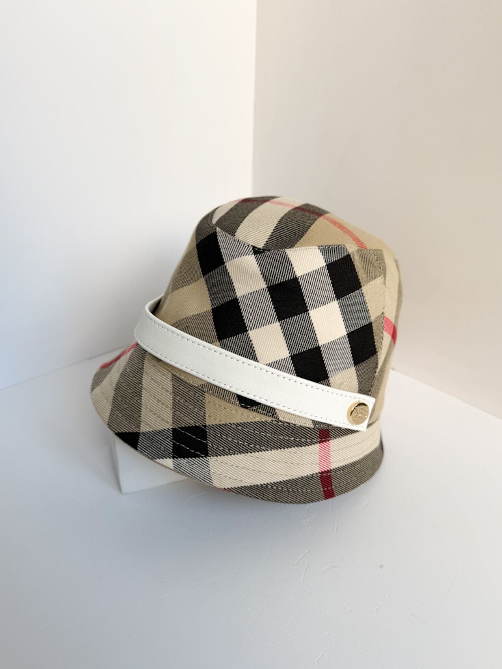 Панама Burberry, 80