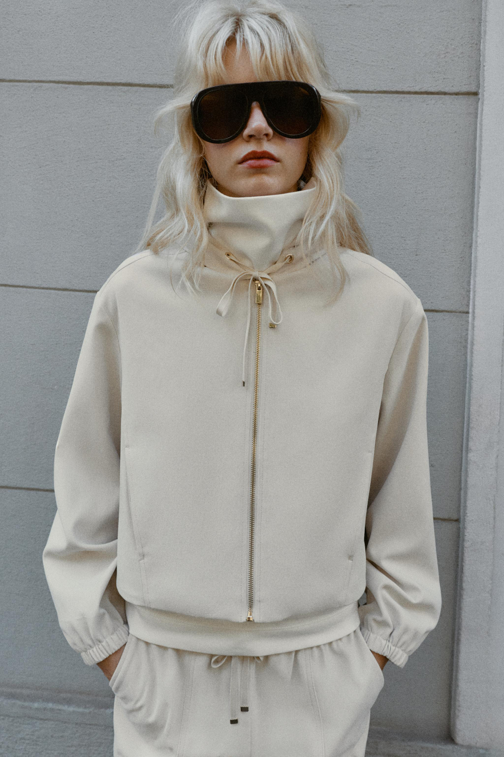 БОМБЕР С КАПЮШОНОМ — ZARA