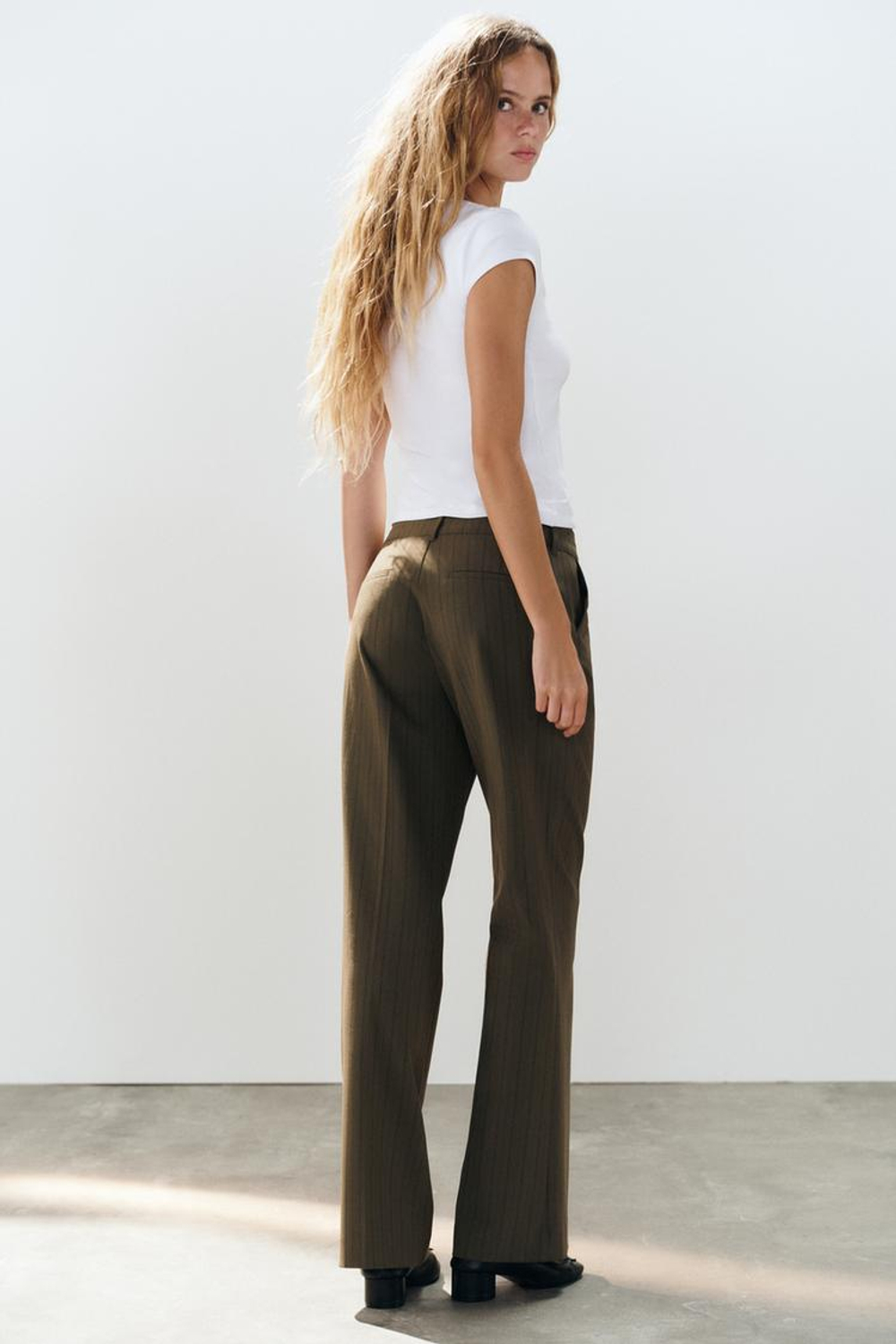 ZARA БРЮКИ ПРЯМОГО КРОЯ С НИЗКОЙ ПОСАДКОЙ, ПЫЛЬНЫЙ ХАКИ