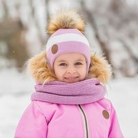 Шапка зимняя на завязках с меховым помпоном "Лиловый"