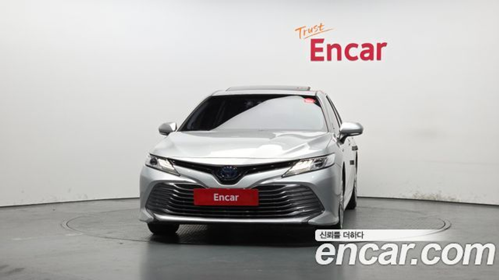 Toyota Camry 2.5 XLE Hybrid — 2018